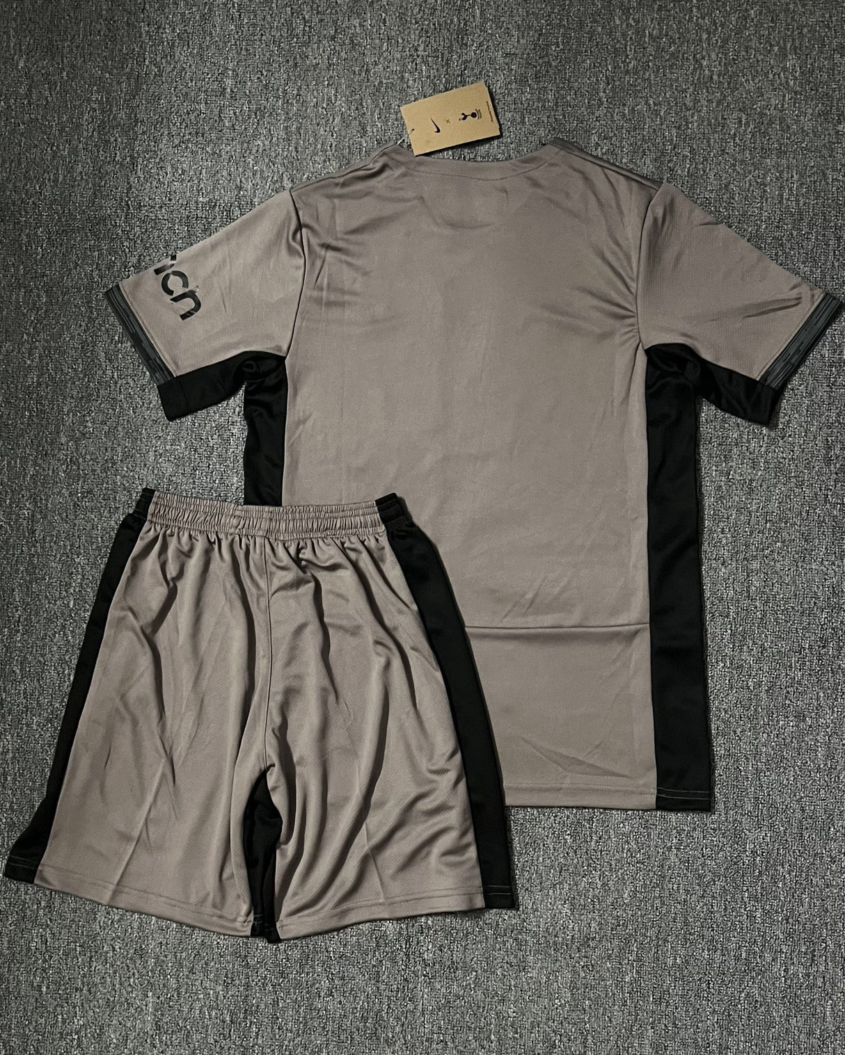 Kit adulte TOTTENHAM