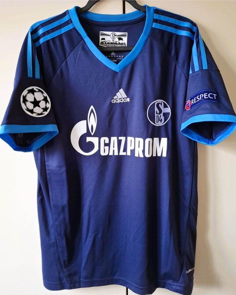 RAÚL GONZALEZ BLANCO 2010-11 (Sch) 