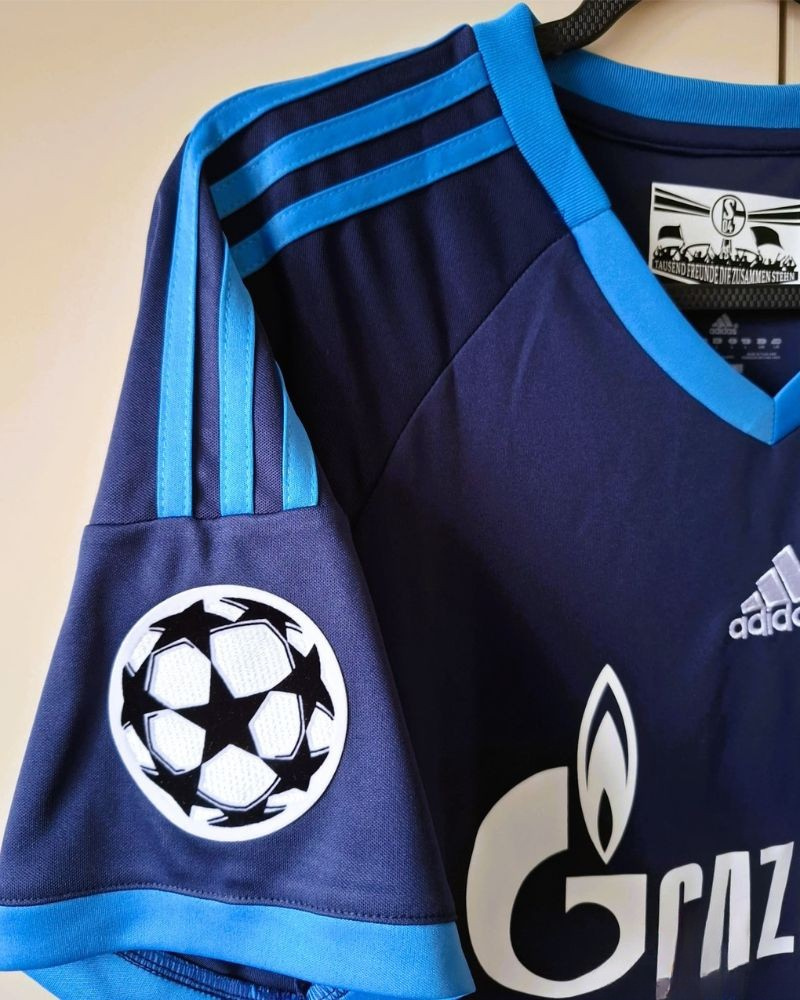 RAÚL GONZALEZ BLANCO 2010-11 (Sch) 